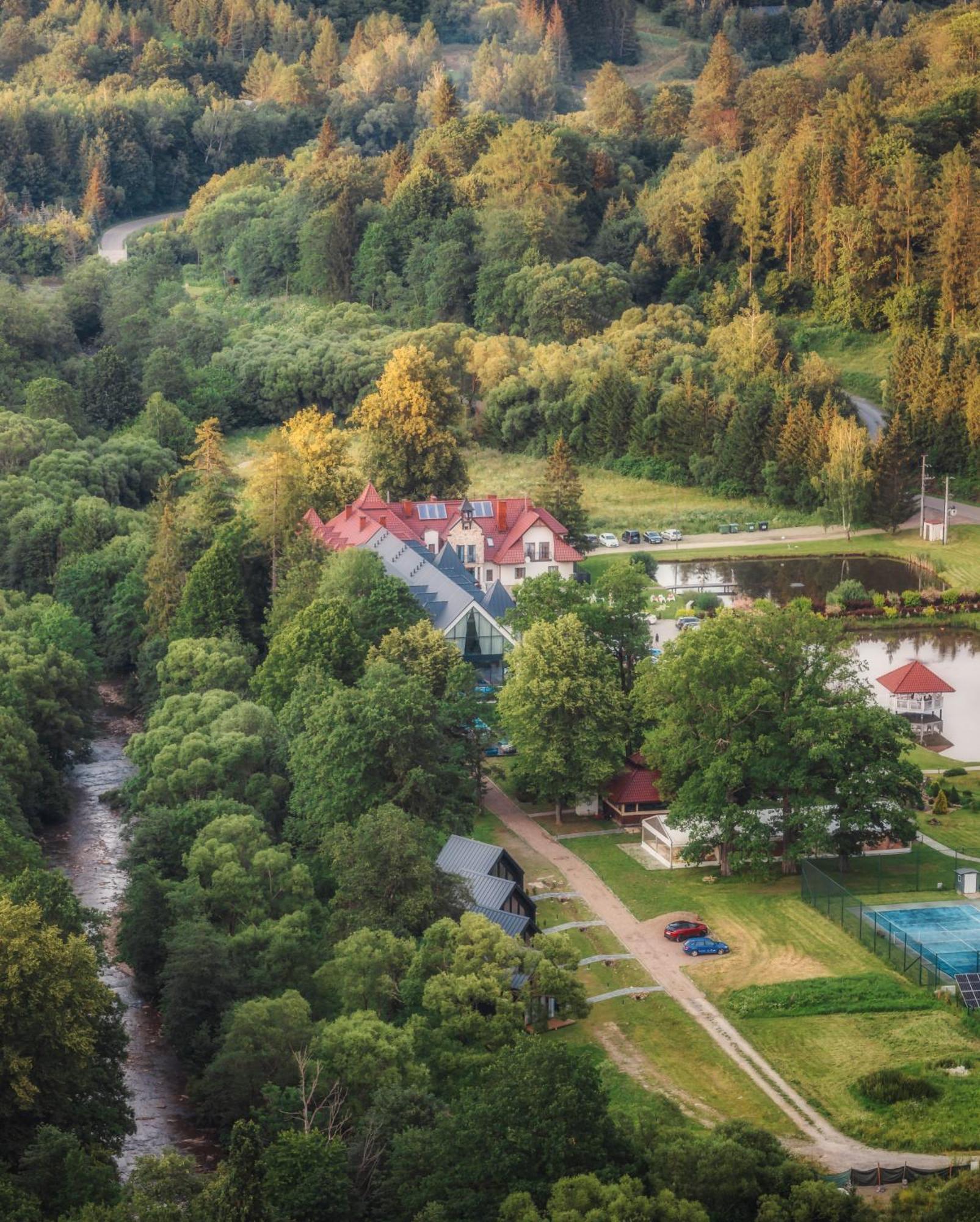 Carynska Resort & Spa Lutowiska Bagian luar foto
